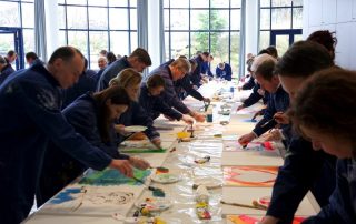 Kreativ Workshop Universität Witten Herdecke TeinehmerIInnen malen individuelle Bilder