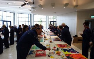 Kreativ Workshop Universität Witten Herdecke TeinehmerIInnen malen individuelle Bilder