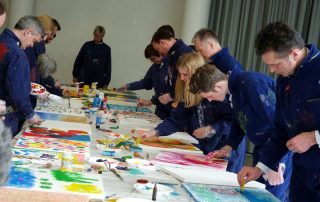 Kreativ Workshop Universität Witten Herdecke TeinehmerIInnen malen individuelle Bilder